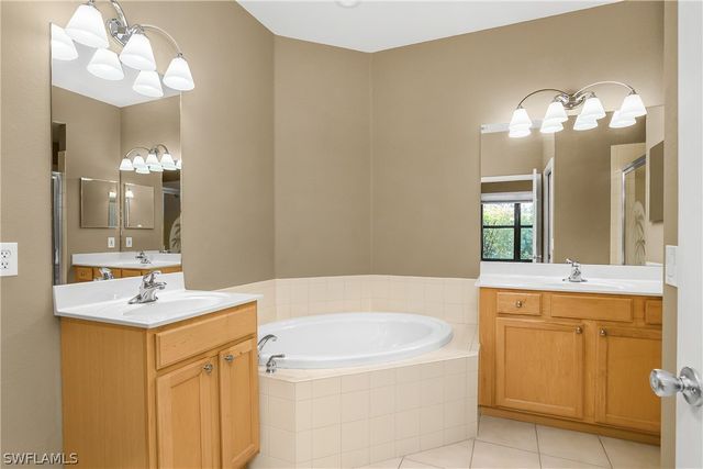 7820 Sandpine CT 2304, Naples, FL 34104