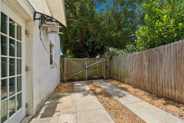 1500 30TH AVENUE N, St Petersburg, FL 33704