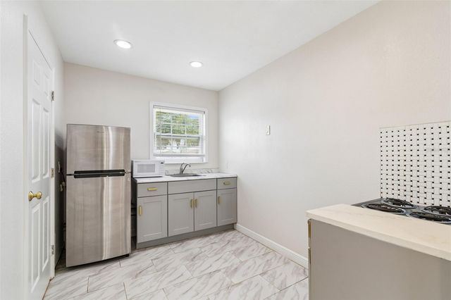 1500 30TH AVENUE N, St Petersburg, FL 33704