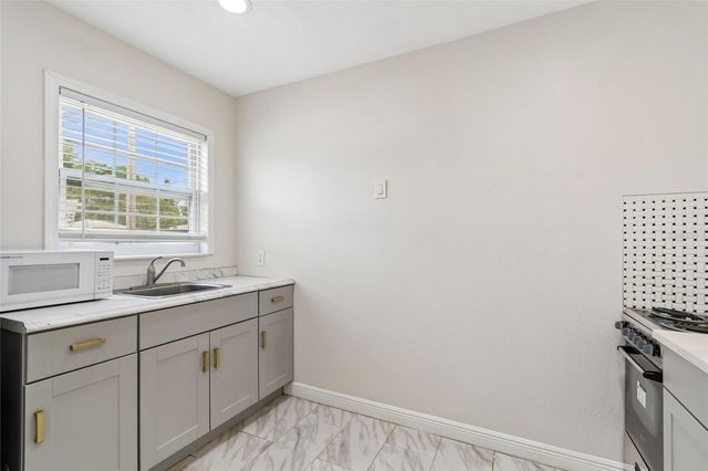 1500 30TH AVENUE N, St Petersburg, FL 33704