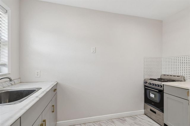 1500 30TH AVENUE N, St Petersburg, FL 33704