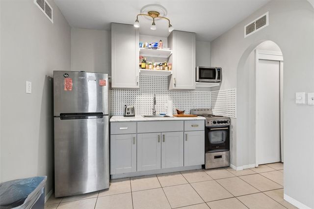 1500 30TH AVENUE N, St Petersburg, FL 33704