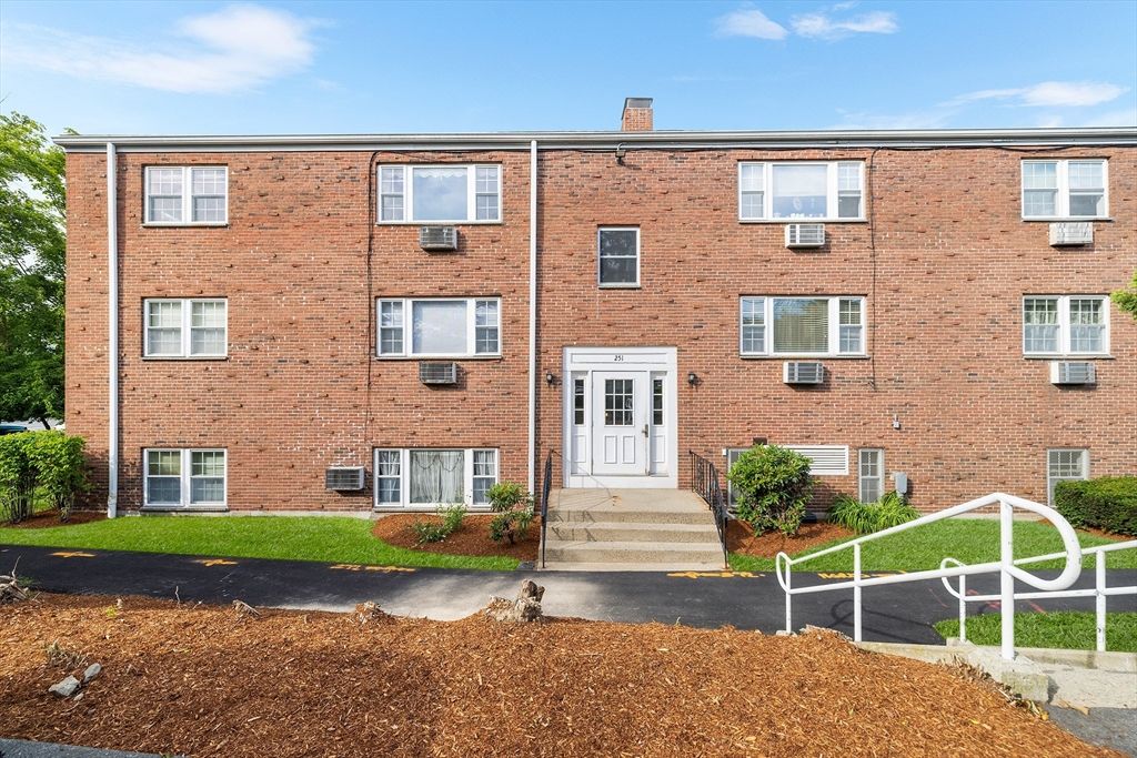 251 Rock St B4, Norwood, MA 02062