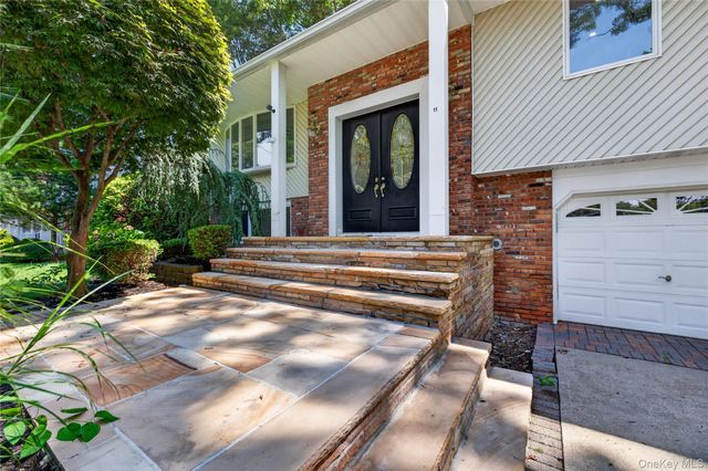 11 Penguin Lane, Commack, NY 11725