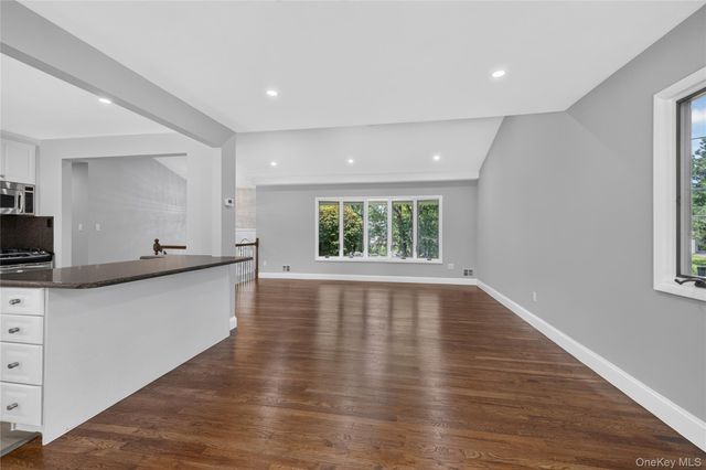 11 Penguin Lane, Commack, NY 11725
