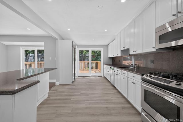 11 Penguin Lane, Commack, NY 11725