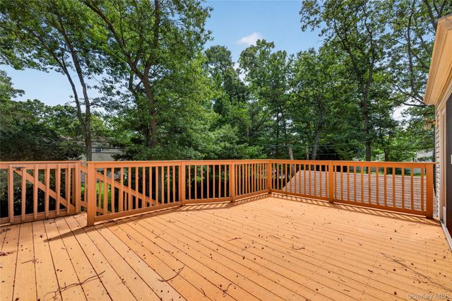 11 Penguin Lane, Commack, NY 11725