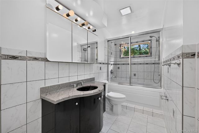 11 Penguin Lane, Commack, NY 11725