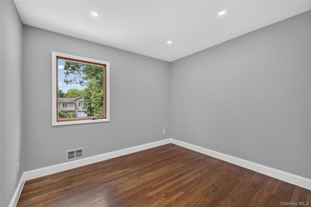 11 Penguin Lane, Commack, NY 11725