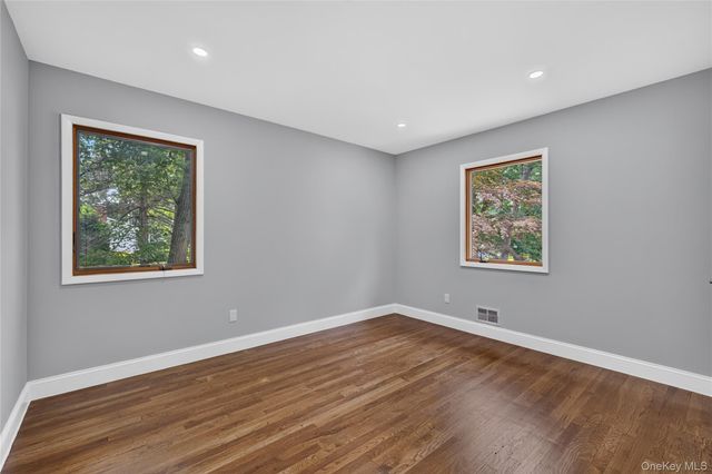 11 Penguin Lane, Commack, NY 11725