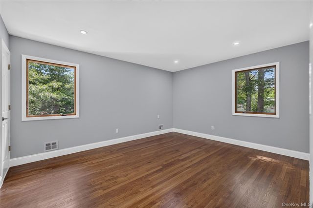 11 Penguin Lane, Commack, NY 11725