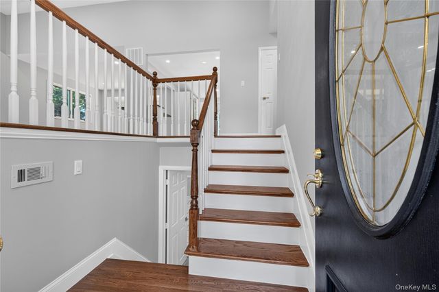 11 Penguin Lane, Commack, NY 11725