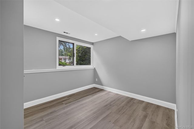 11 Penguin Lane, Commack, NY 11725