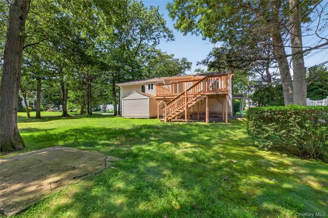 11 Penguin Lane, Commack, NY 11725