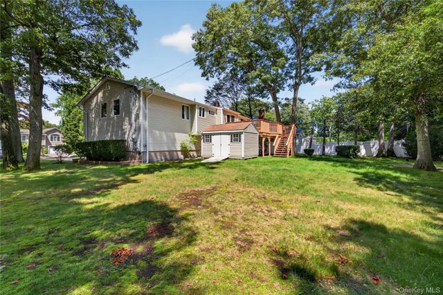 11 Penguin Lane, Commack, NY 11725