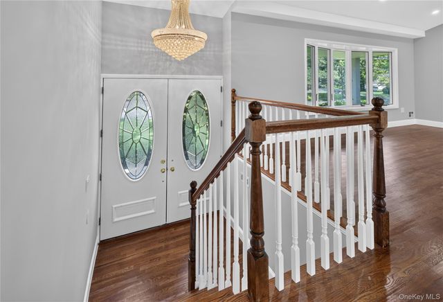 11 Penguin Lane, Commack, NY 11725