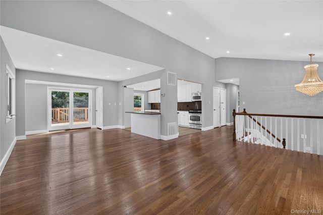 11 Penguin Lane, Commack, NY 11725