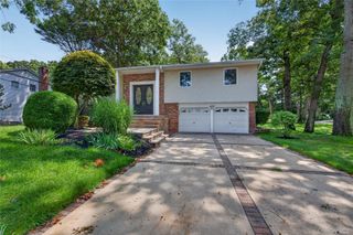 11 Penguin Lane, Commack, NY 11725