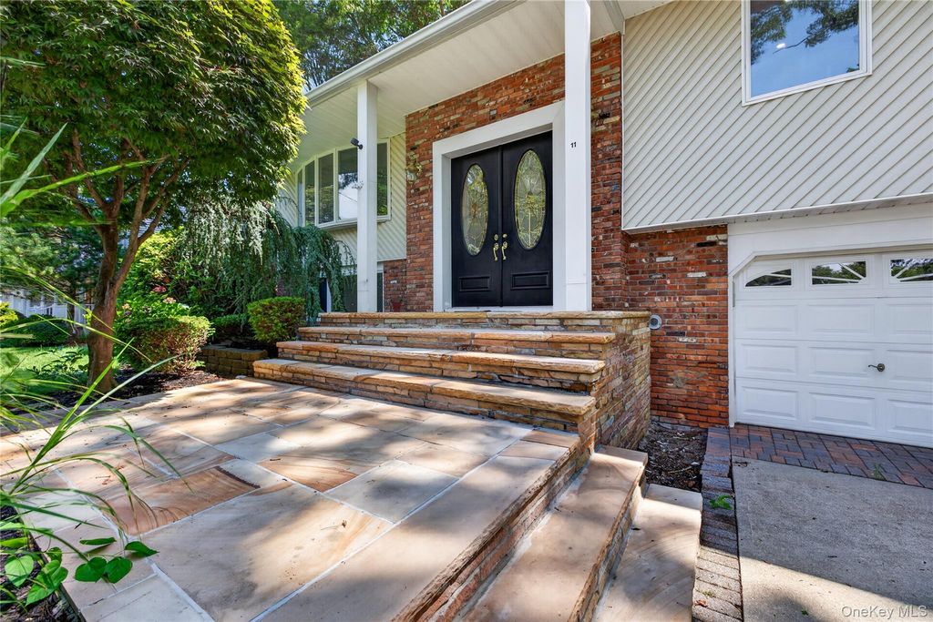 11 Penguin Lane, Commack, NY 11725 — photo 2