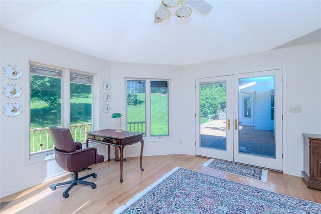 1327 S 4th Avenue W, Newton, IA 50208