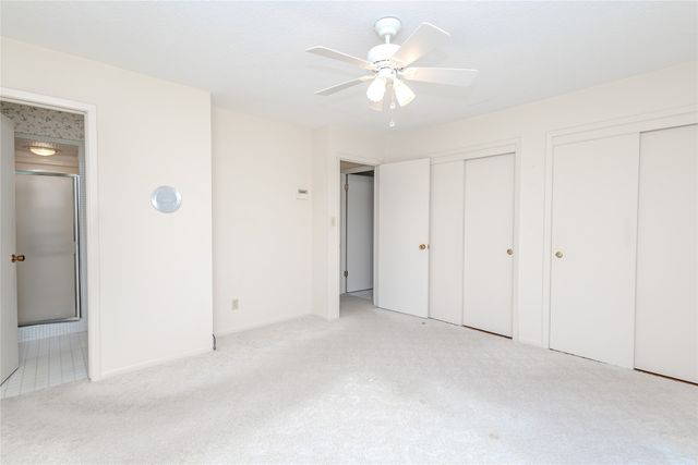 1327 S 4th Avenue W, Newton, IA 50208