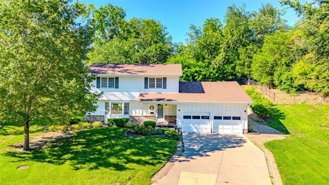 1327 S 4th Avenue W, Newton, IA 50208