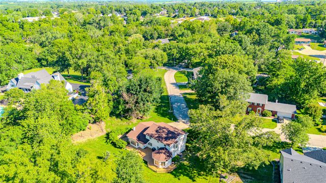 1327 S 4th Avenue W, Newton, IA 50208