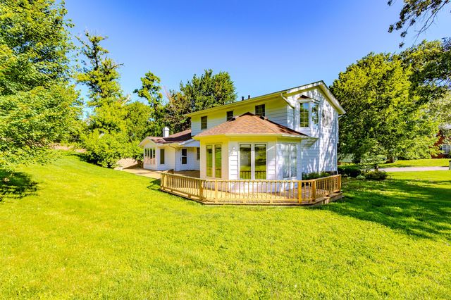 1327 S 4th Avenue W, Newton, IA 50208