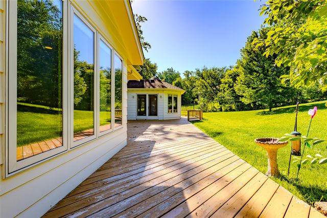 1327 S 4th Avenue W, Newton, IA 50208