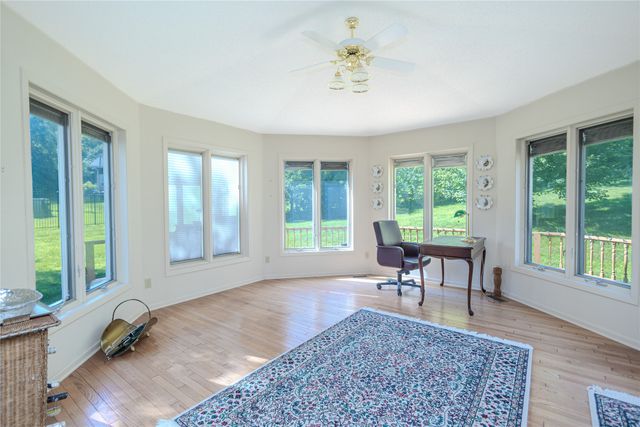 1327 S 4th Avenue W, Newton, IA 50208