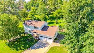1327 S 4th Avenue W, Newton, IA 50208