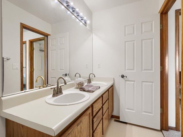 5233 S Espana St, Centennial, CO 80015