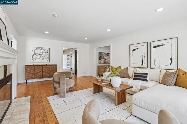 49 Corliss Dr, Moraga, CA 94556