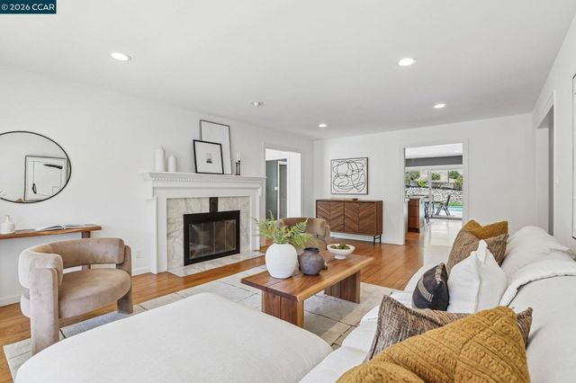 49 Corliss Dr, Moraga, CA 94556