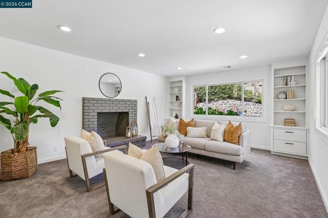 49 Corliss Dr, Moraga, CA 94556