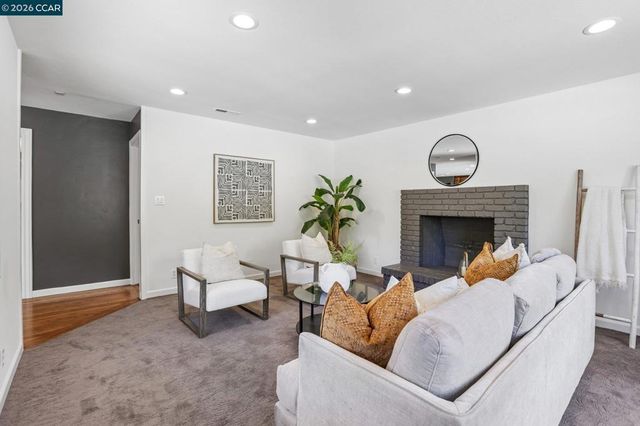 49 Corliss Dr, Moraga, CA 94556