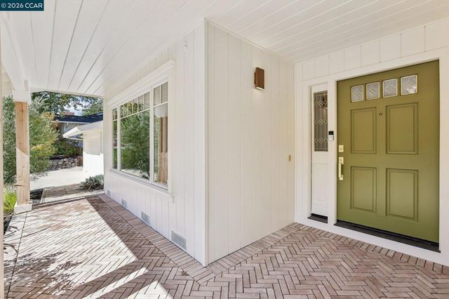 49 Corliss Dr, Moraga, CA 94556