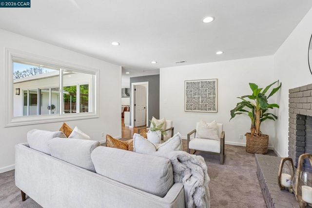 49 Corliss Dr, Moraga, CA 94556