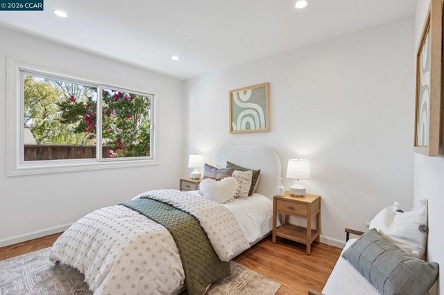 49 Corliss Dr, Moraga, CA 94556