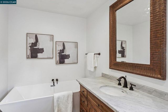 49 Corliss Dr, Moraga, CA 94556