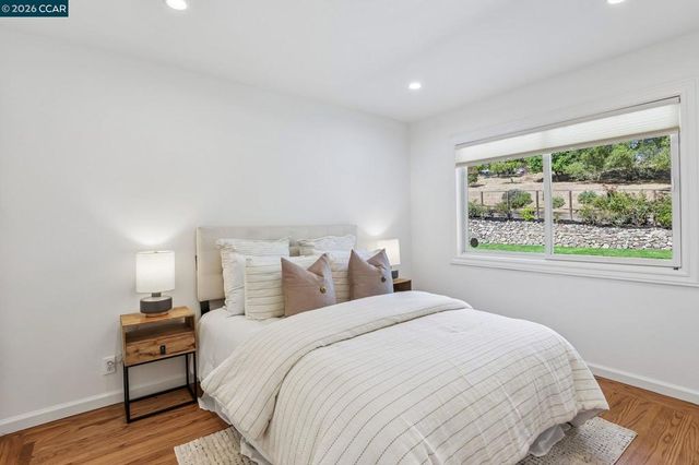 49 Corliss Dr, Moraga, CA 94556