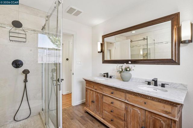 49 Corliss Dr, Moraga, CA 94556