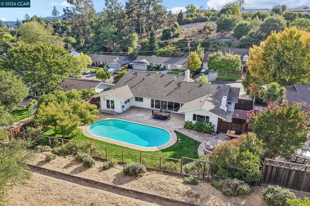 49 Corliss Dr, Moraga, CA 94556