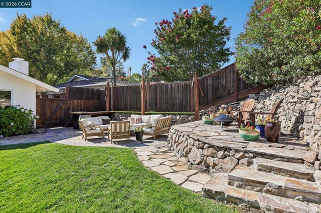49 Corliss Dr, Moraga, CA 94556