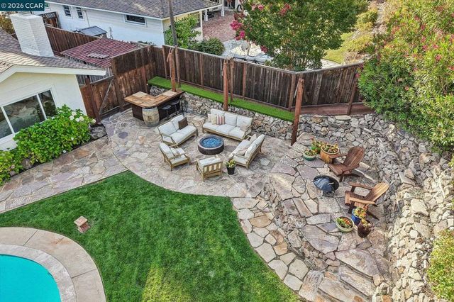 49 Corliss Dr, Moraga, CA 94556