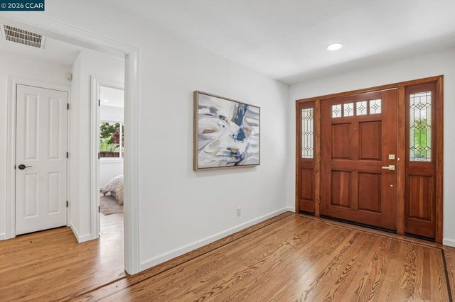 49 Corliss Dr, Moraga, CA 94556