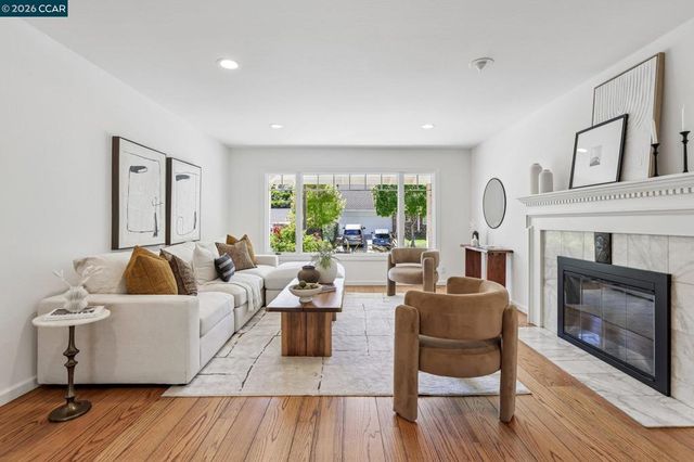 49 Corliss Dr, Moraga, CA 94556