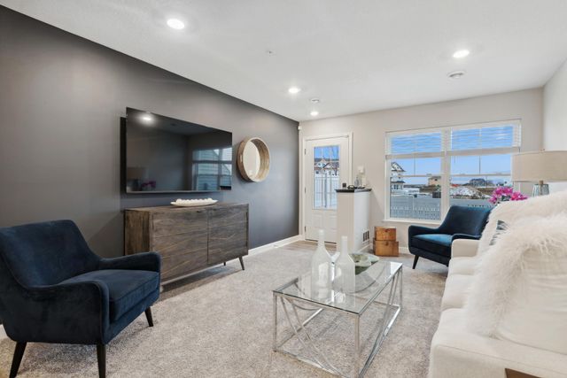 5317 Long Pointe Pass, Woodbury, MN 55129