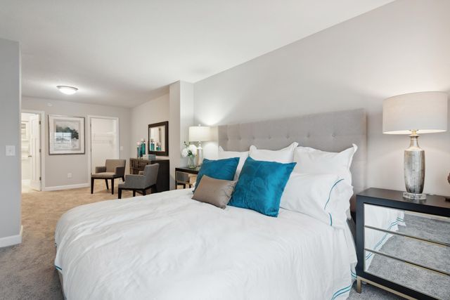 5317 Long Pointe Pass, Woodbury, MN 55129