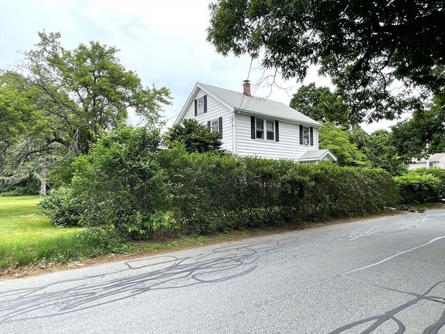 3 Lowell St, Burlington, MA 01803
